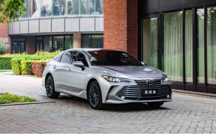 丰田凯美瑞双擎和亚洲龙油耗比较,丰田凯美瑞和亚洲龙有什么区别