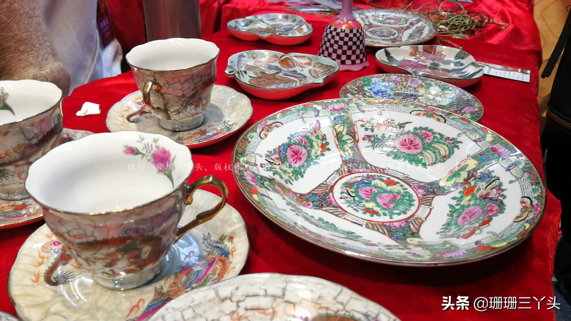 这种“积金堆玉”的特色工艺品，外国一些王室贵族专程到广州采购