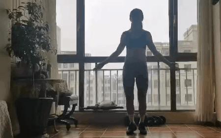 在家运动锻炼身体增强免疫力,疫情居家锻炼小动作
