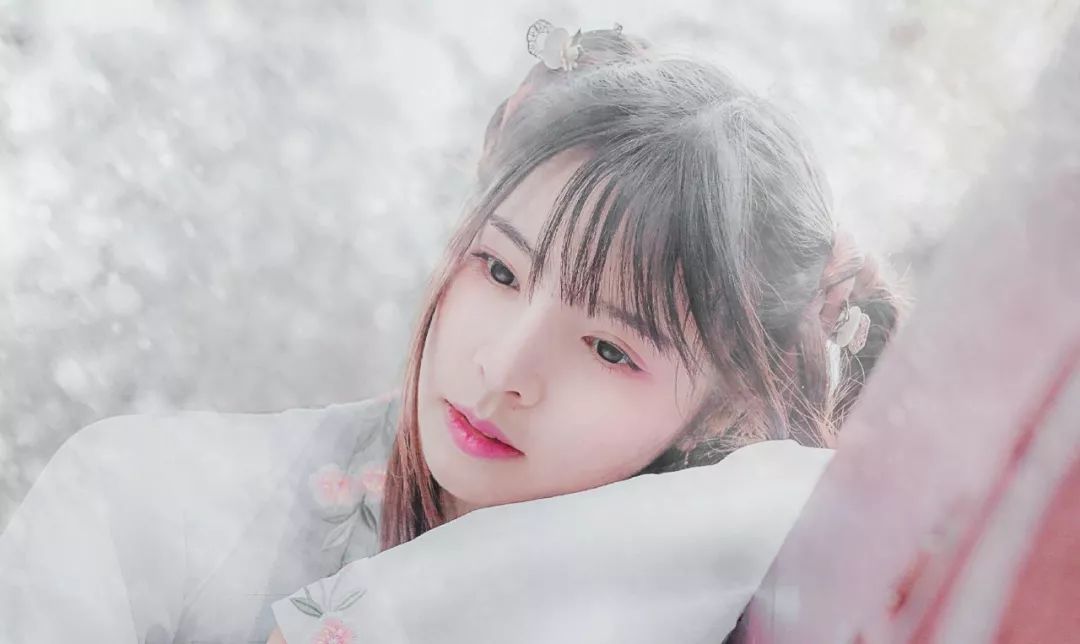 夸人笑起来好看的诗句,夸别人笑起来真好看的古文诗句