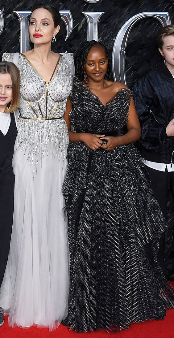 安吉丽娜朱莉再穿白裙真漂亮,安吉丽娜朱莉灰色外套