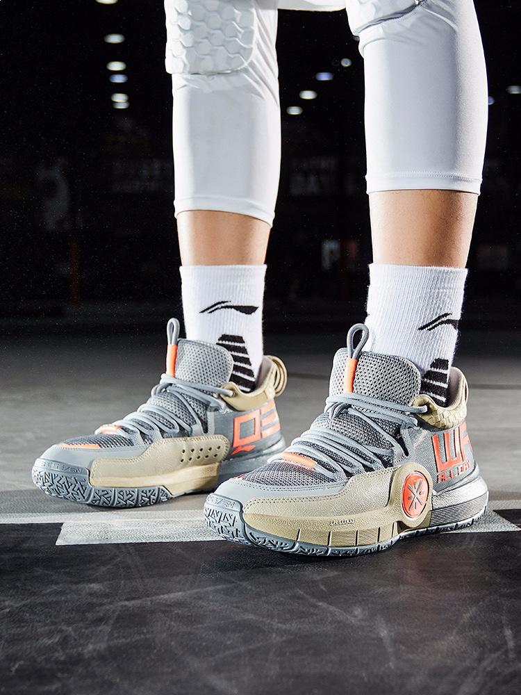 李宁跟安踏哪一个更值得入手,李宁安踏新款