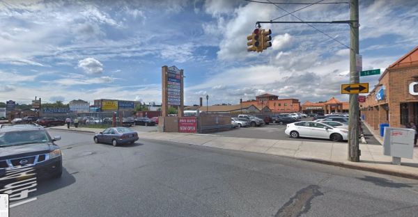 纽约皇后区惊现暴露狂，警方公布监控录像征集线索