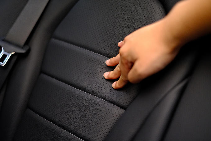 奔驰c级180落地多少钱,豪华奔驰180