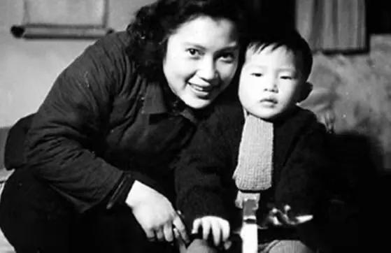 秦怡晚年孤身一人,风华绝代秦怡年轻照片