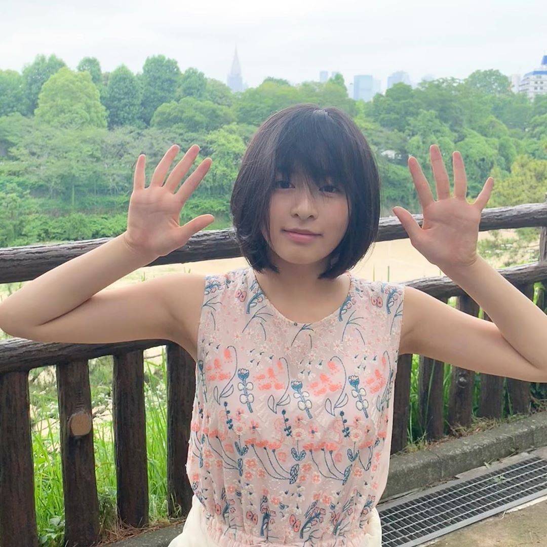 她是日本高中足球女神,就像动画女主角一样可爱!