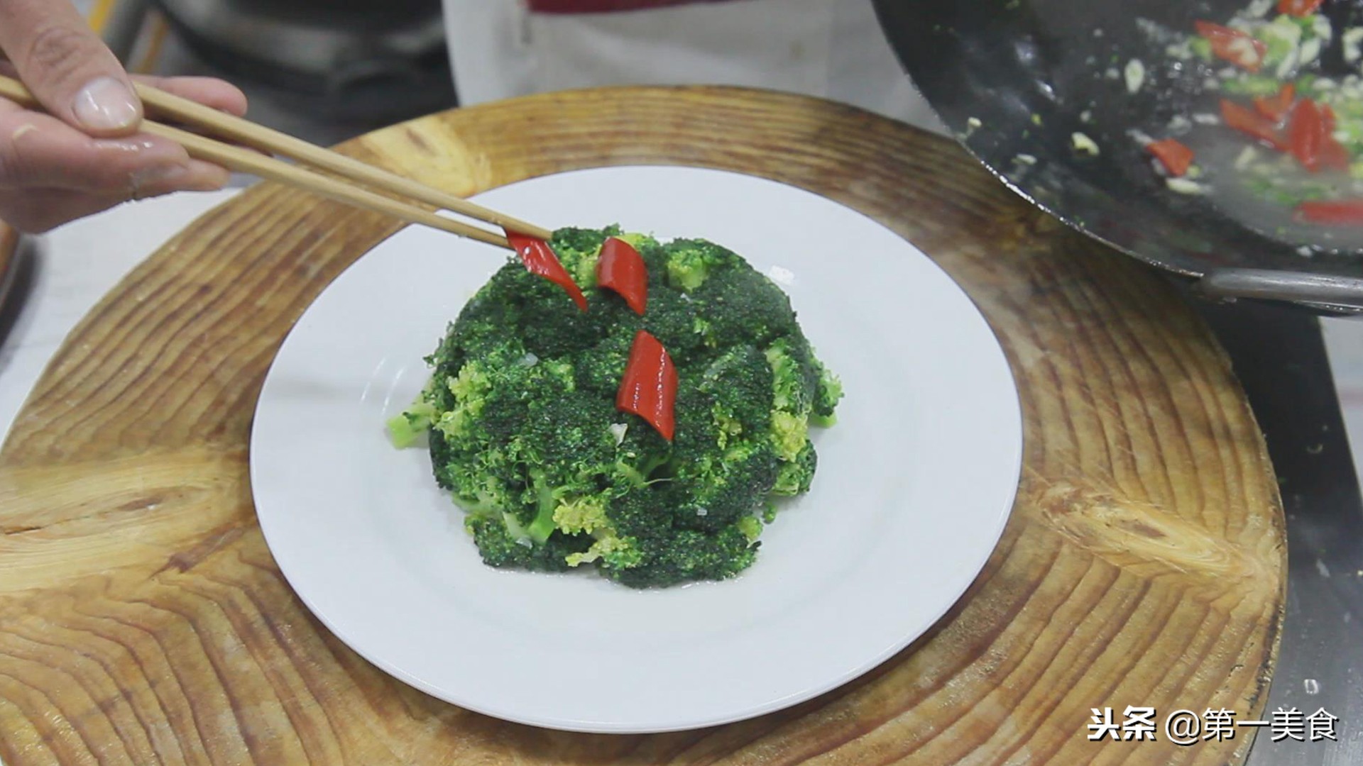 饭店凉拌西兰花,饭店里的凉拌西兰花