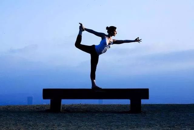 怎么拉长臀线变成大长腿,4个动作拯救你的扁塌臀