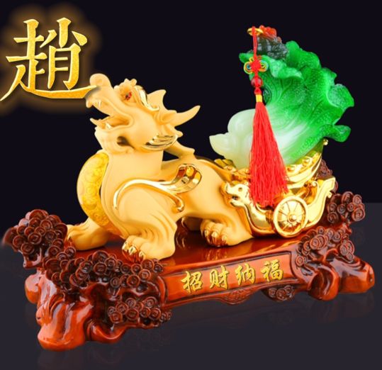 招财辟邪金色貔貅头像,背上有金元宝的貔貅招财纳福