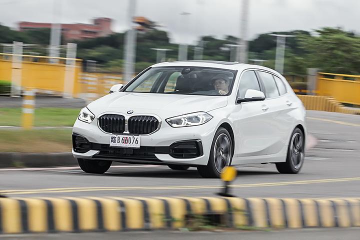 宝马118i2012款和2013款区别,宝马1系2016款118i都市设计套装