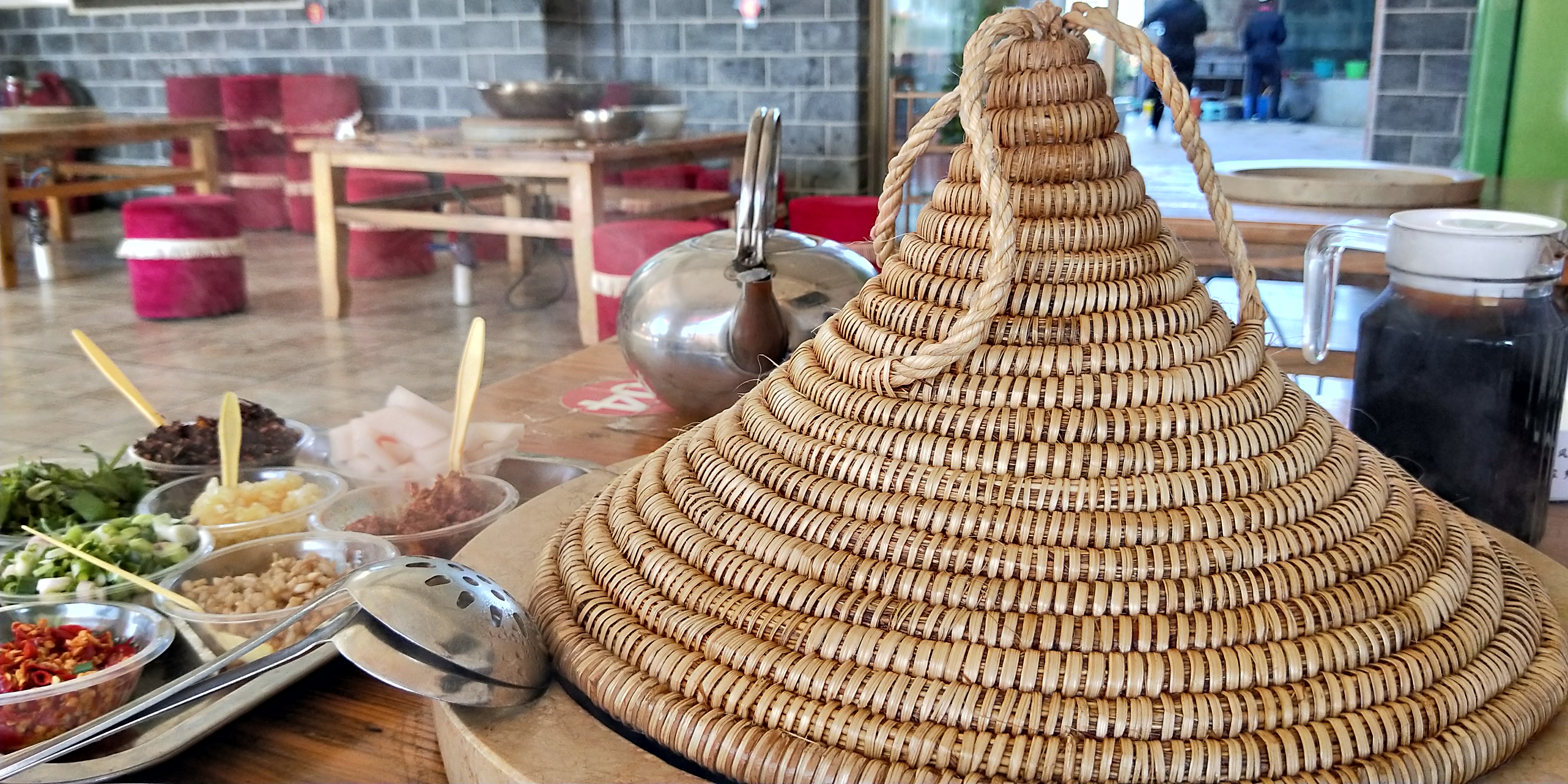 躲在草帽下的美味，吃过就上瘾，食客就算开车两小时车去吃也值得