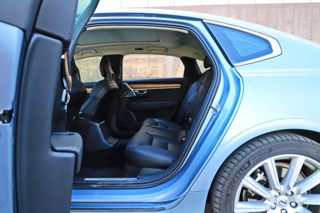 去年我们实测过的轿车里，这8台都有一个“第一”