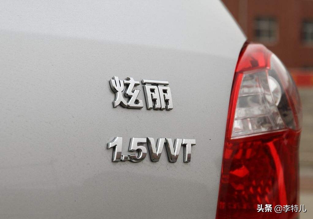 汽车车尾的字母分别代表什么意思,汽车尾部的字母都是什么意思