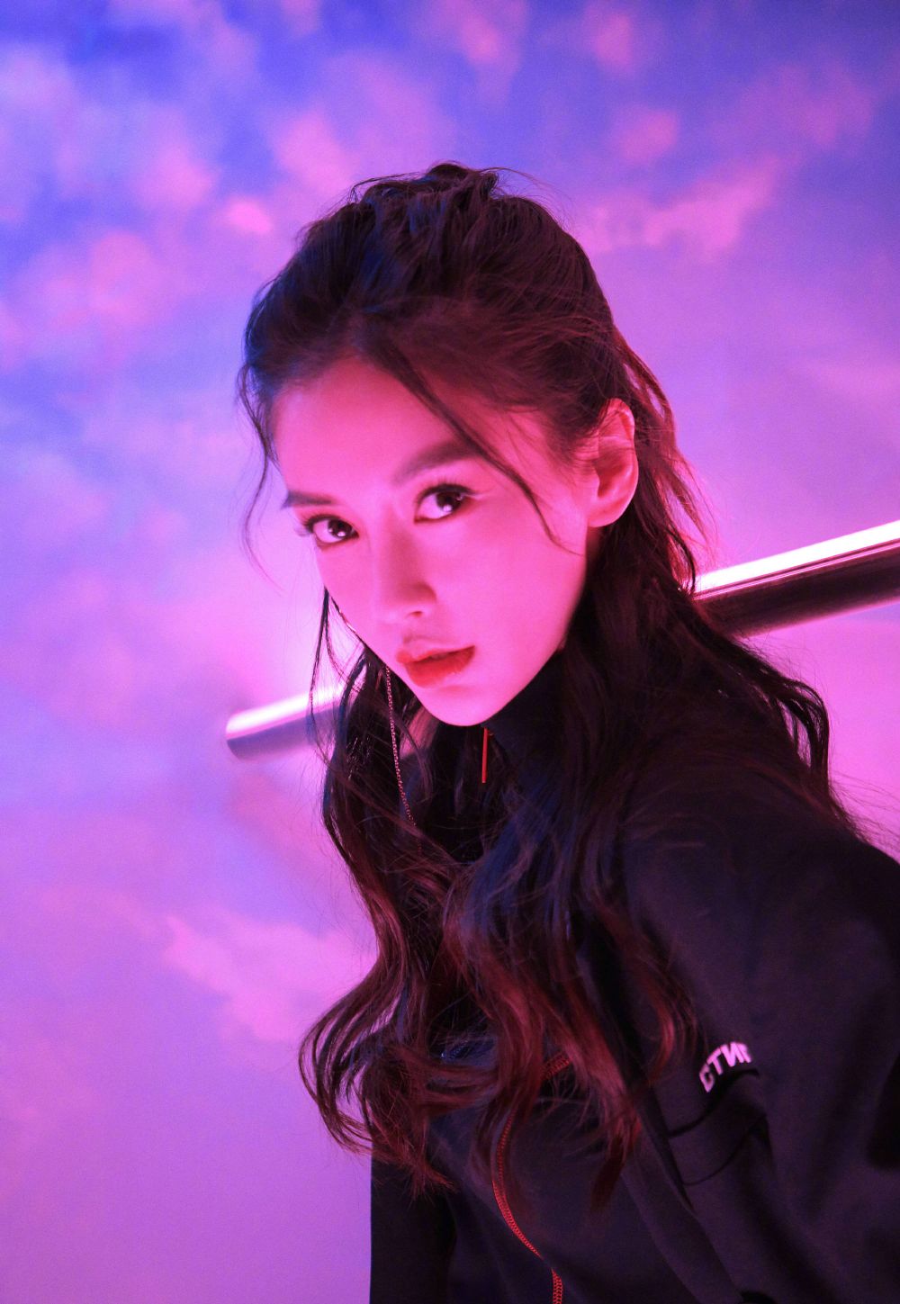 “空气刘海”不受宠了!今年流行这3款“刘海”,热巴郑爽都上头