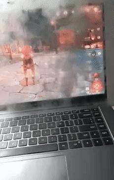 “如果这群女混混*攻围**我,我会舌战群儒!”你会怎样脱困?