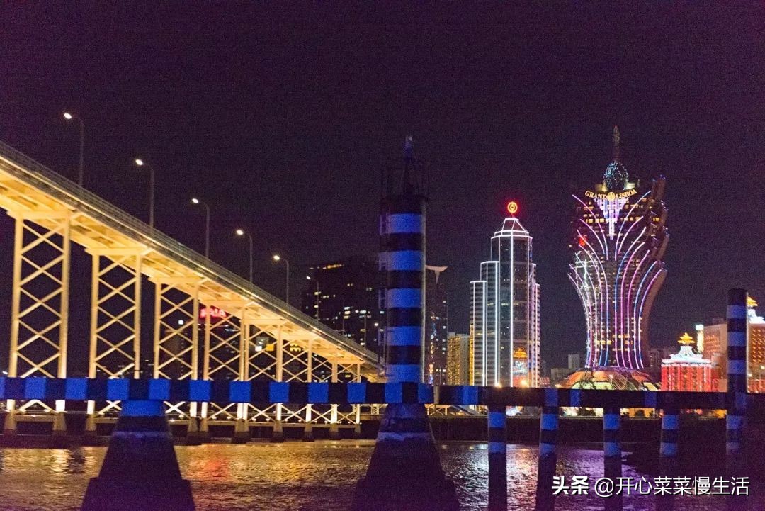 珠海第一座桥珠海大桥 (建造香港澳门珠海大桥花了几年)