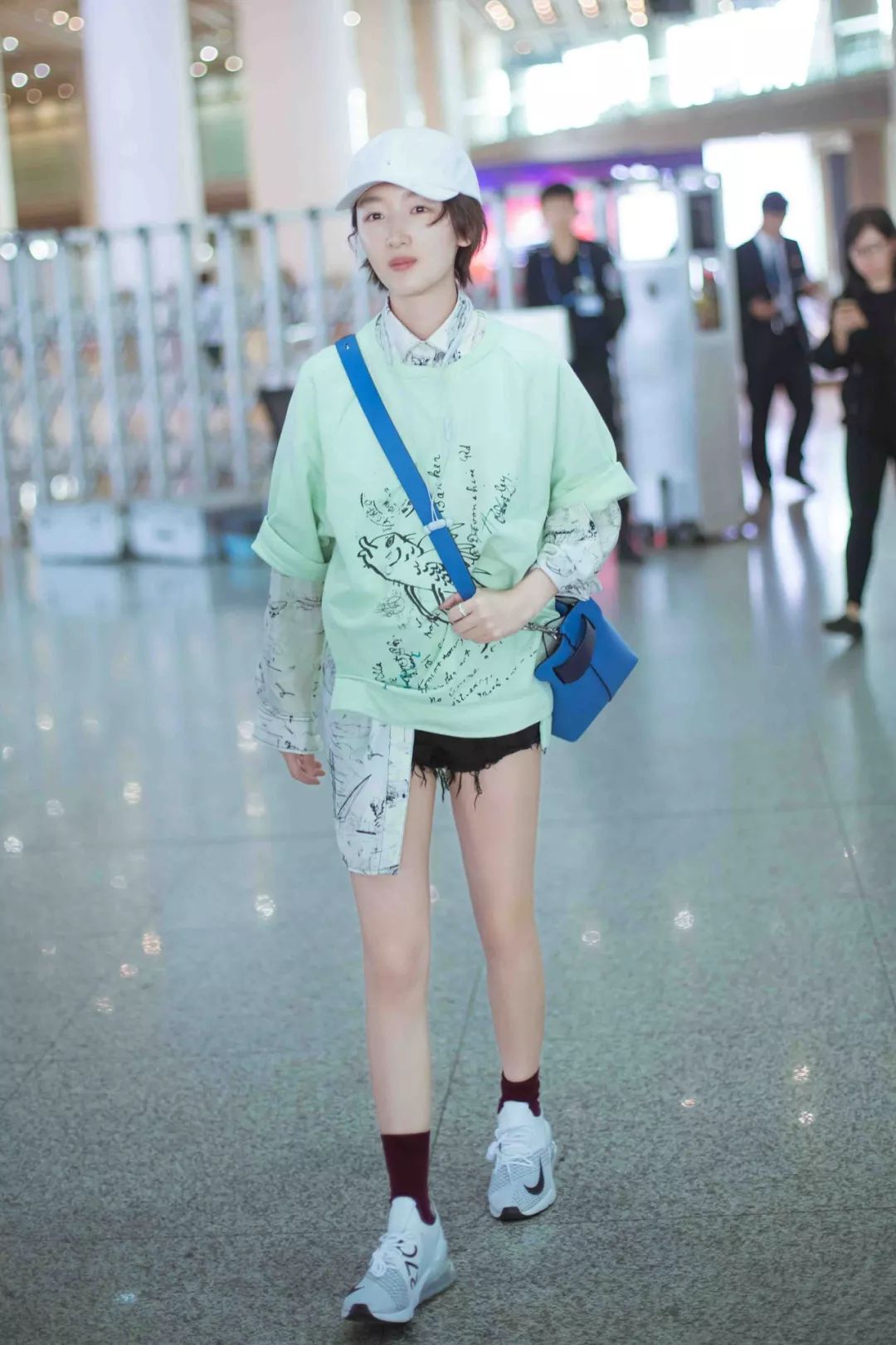 周冬雨变美女,周冬雨变好看了