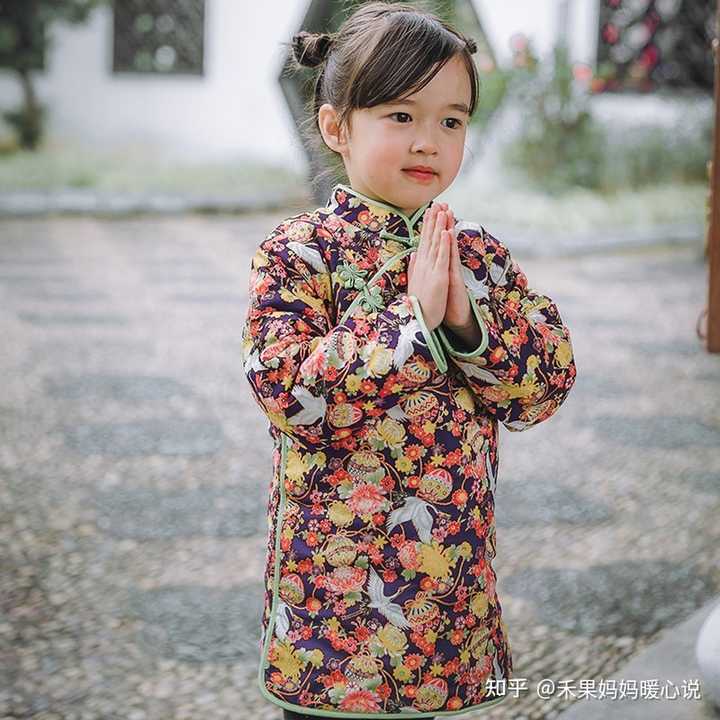 童装女童3-6岁公主裙冬款拜年,2023年最流行的衣服童装