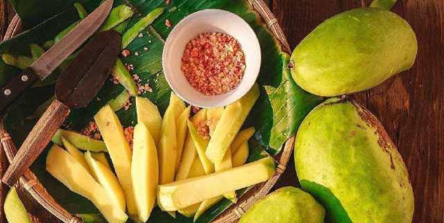 芒果蘸酱油的最佳吃法,芒果蘸辣椒是哪里的吃法
