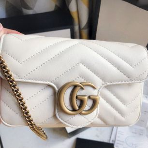 男人女人你们应该如何看待这些包，难道是贫穷限制了我的想象吗？