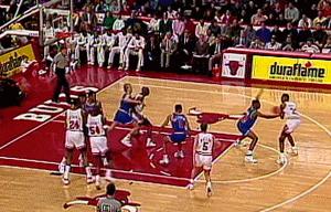 空中飞人不是浪得虚名的，乔丹不可思议的进球，你看过哪个？