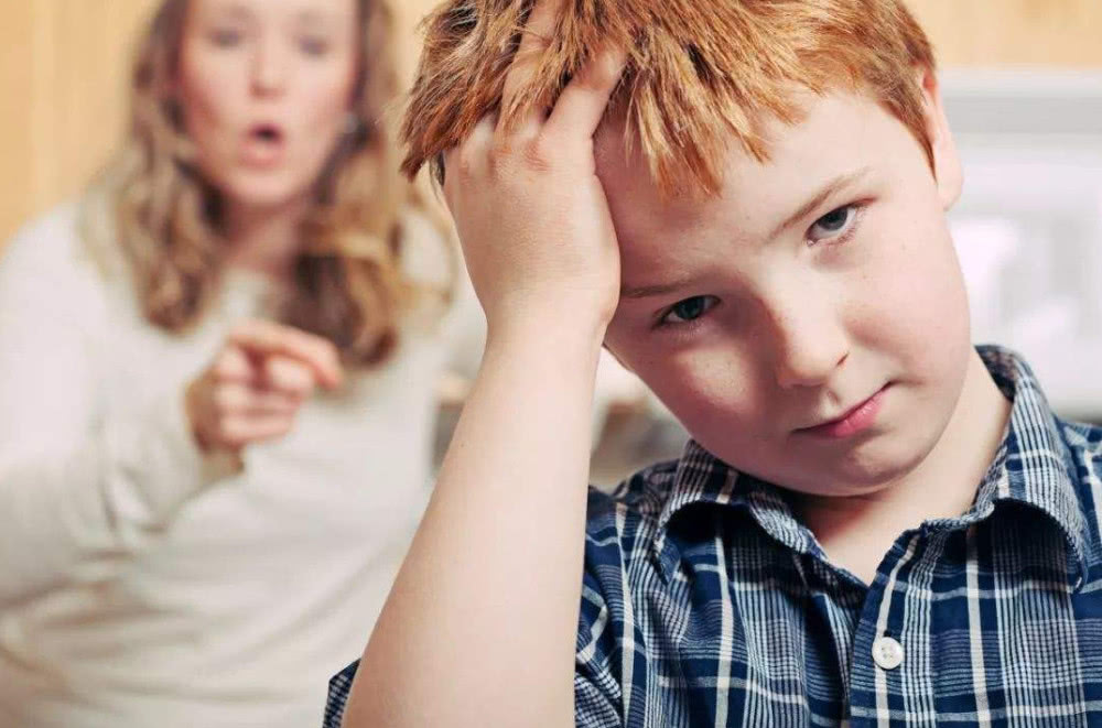 教你一招孩子犯错不用再打骂,别再吼孩子了孩子犯错