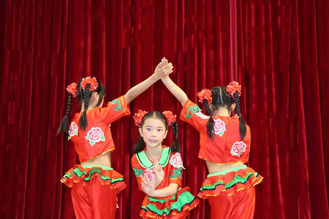 邛崃市北街小学：尚美怡情、艺美德和