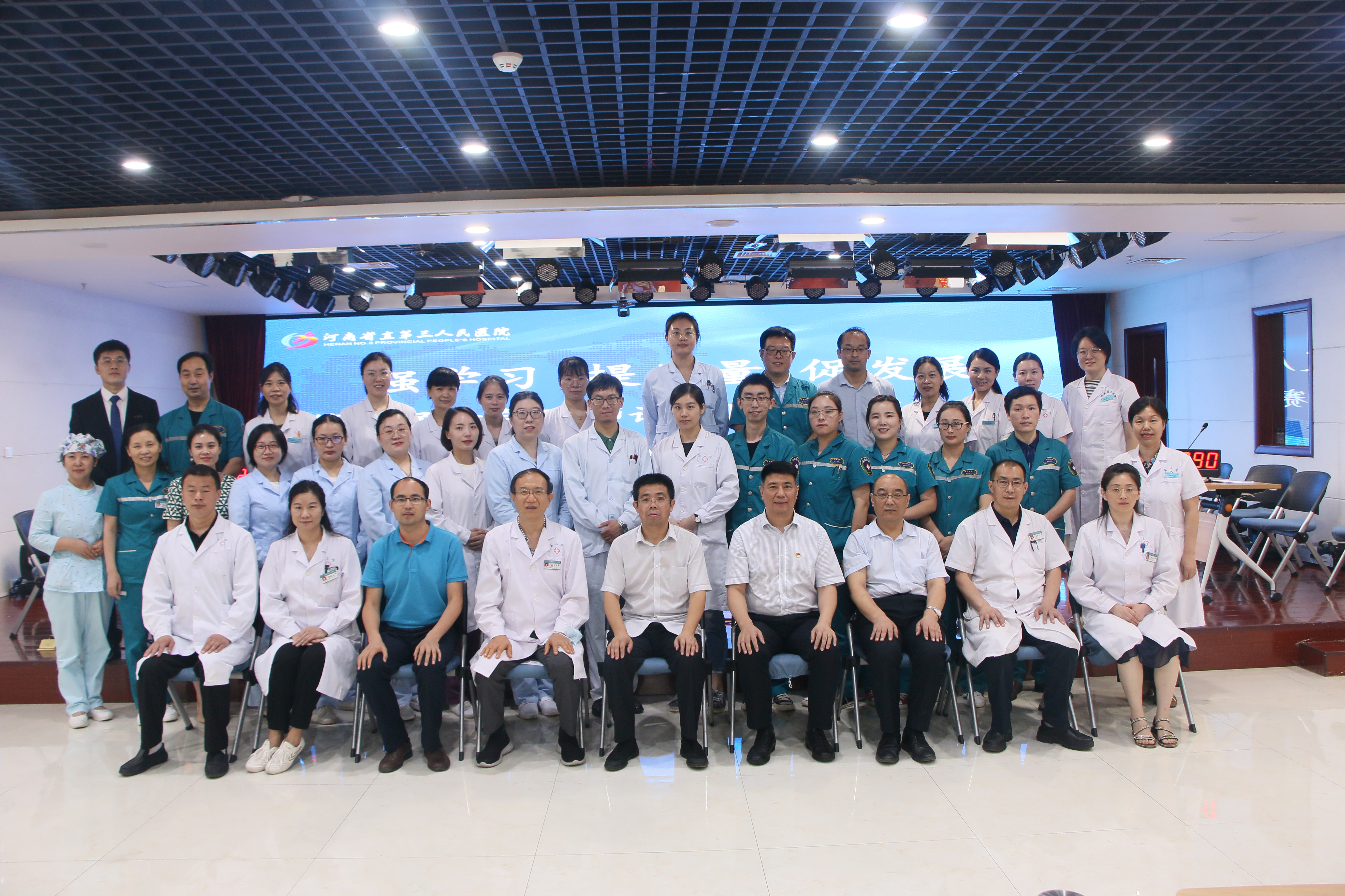 狮王争霸谁与争锋,谁与争锋群雄争霸