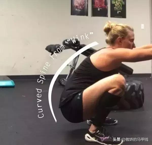 深蹲屁股眨眼如何改善,深蹲屁股眨眼正确吗