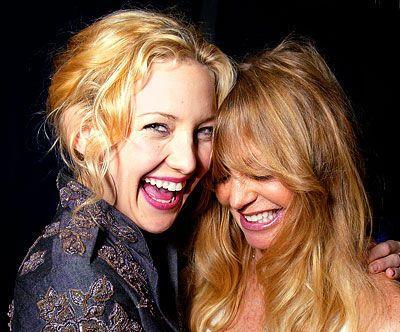 42岁美国女星再订婚，与小7岁男友已有近3岁女儿，情史丰富有三子