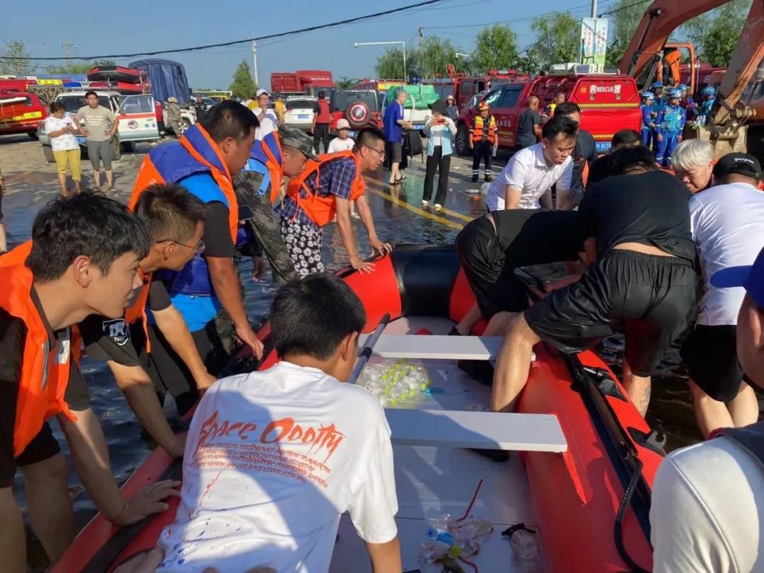 郑州暴雨淹了多少车,郑州暴雨被冲走的车