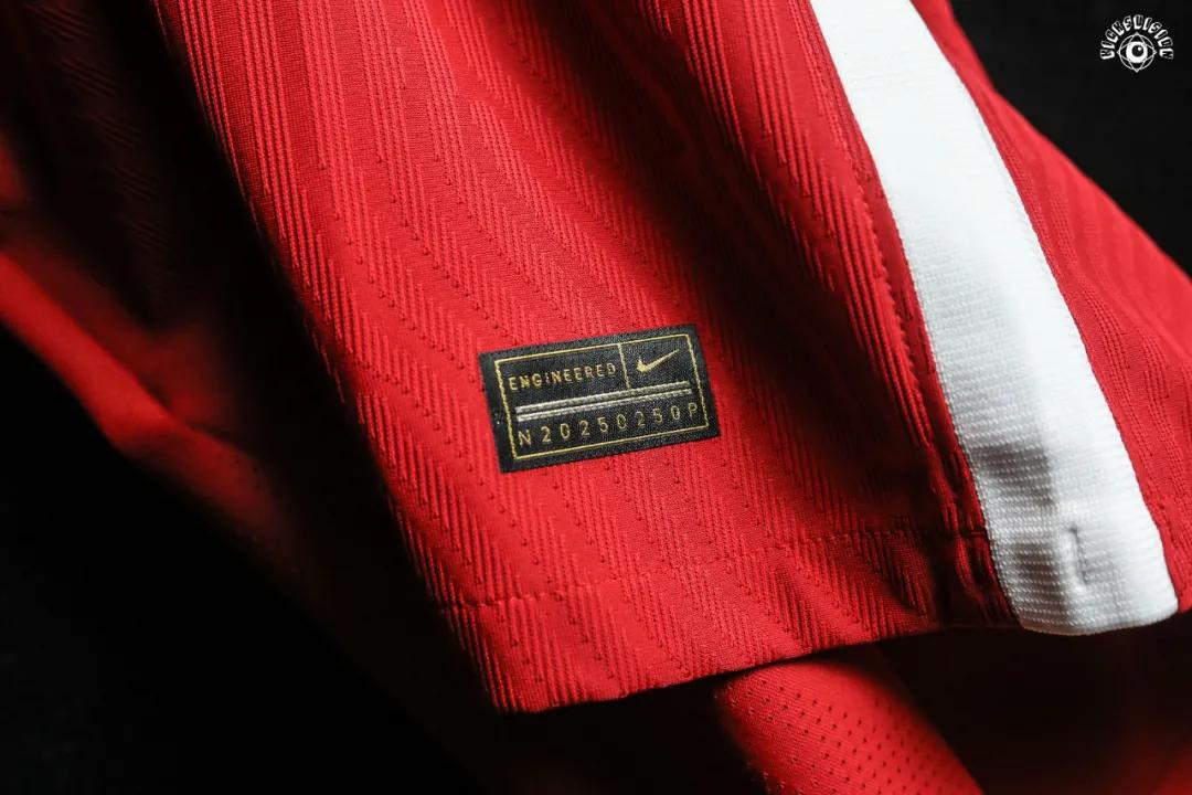 耐克利物浦球衣查正品,利物浦20-21赛季耐克外套