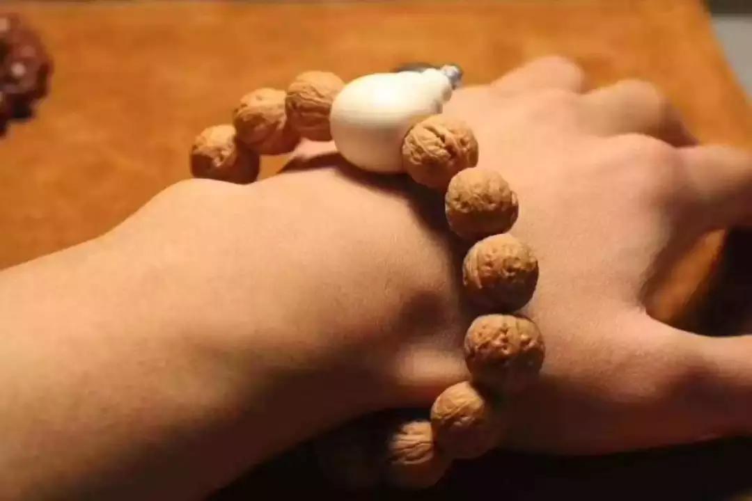 野山核桃手串包浆图片,山核桃包浆的手串