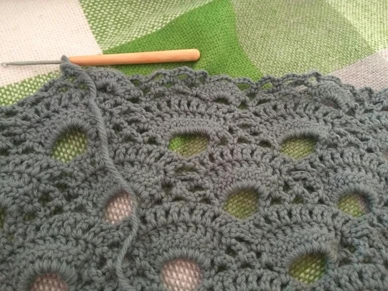 祖母方格三角围巾的各种编织方法,三角围巾镂空钩针花样图案大全