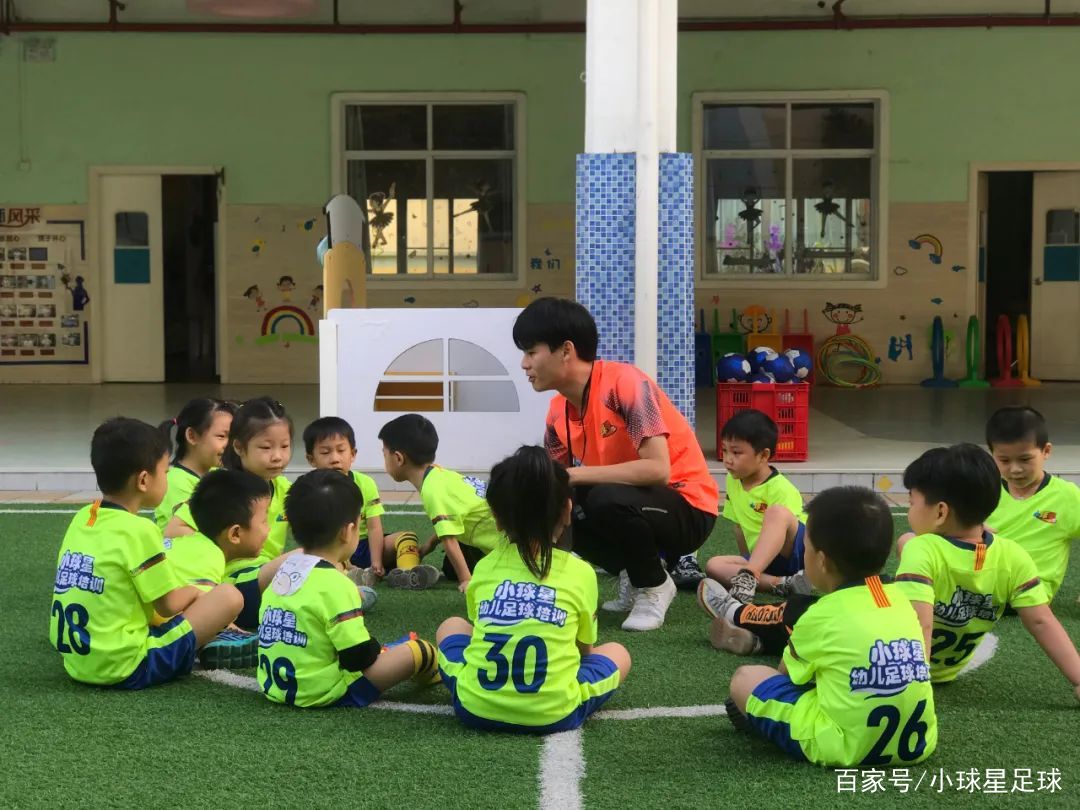 足球不仅是游戏更是哲学,有趣的足球游戏