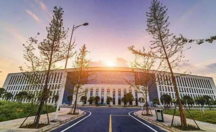 贵州最好医科大学排名，贵医大无缘第一，第一刚从学院更名为大学