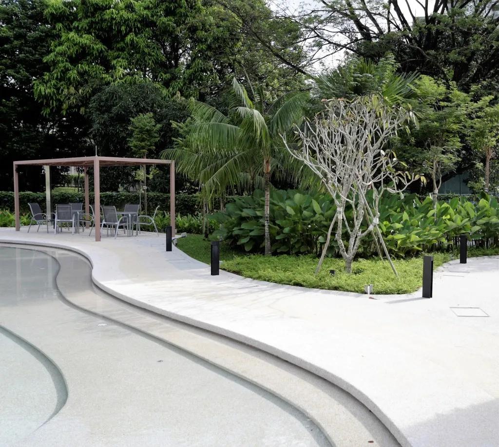 夏日清凉好去处泳池,夏日玩水胜地无边际泳池