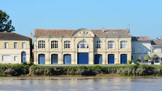 葡萄美酒夜光杯喝了一杯又一杯,葡萄美酒夜光杯醉卧沙场君莫笑