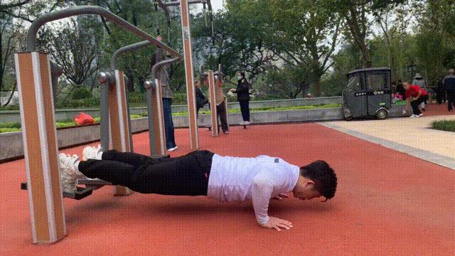 哪些公园娱乐设备比较好的,公园健身器材大全100种图