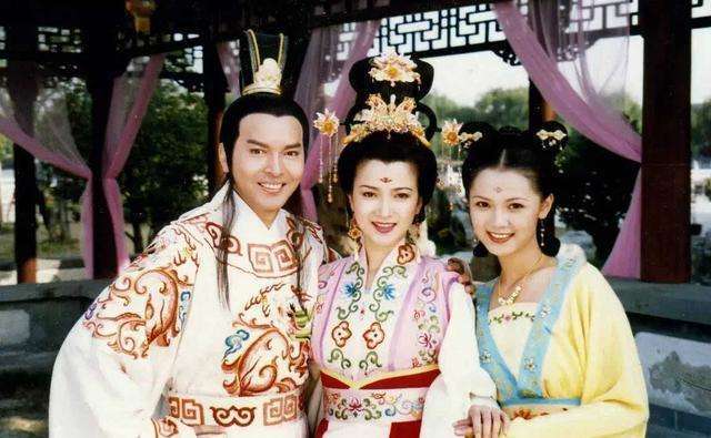 刬袜步香阶手提金缕鞋的意思,刬袜步香阶手提金缕鞋怎么读