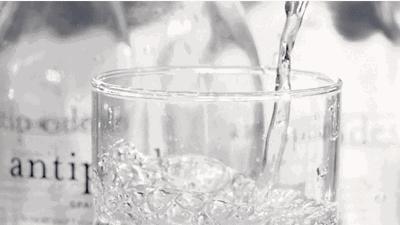 欣源说|孩子肚子有点硬，咕咕叫，敲着邦邦响，是胀气吗？