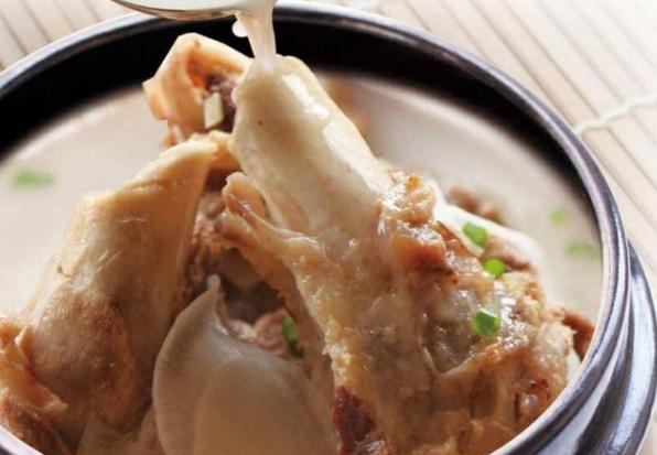 大骨头汤的炖法不焯水,炖大骨头汤放料酒不