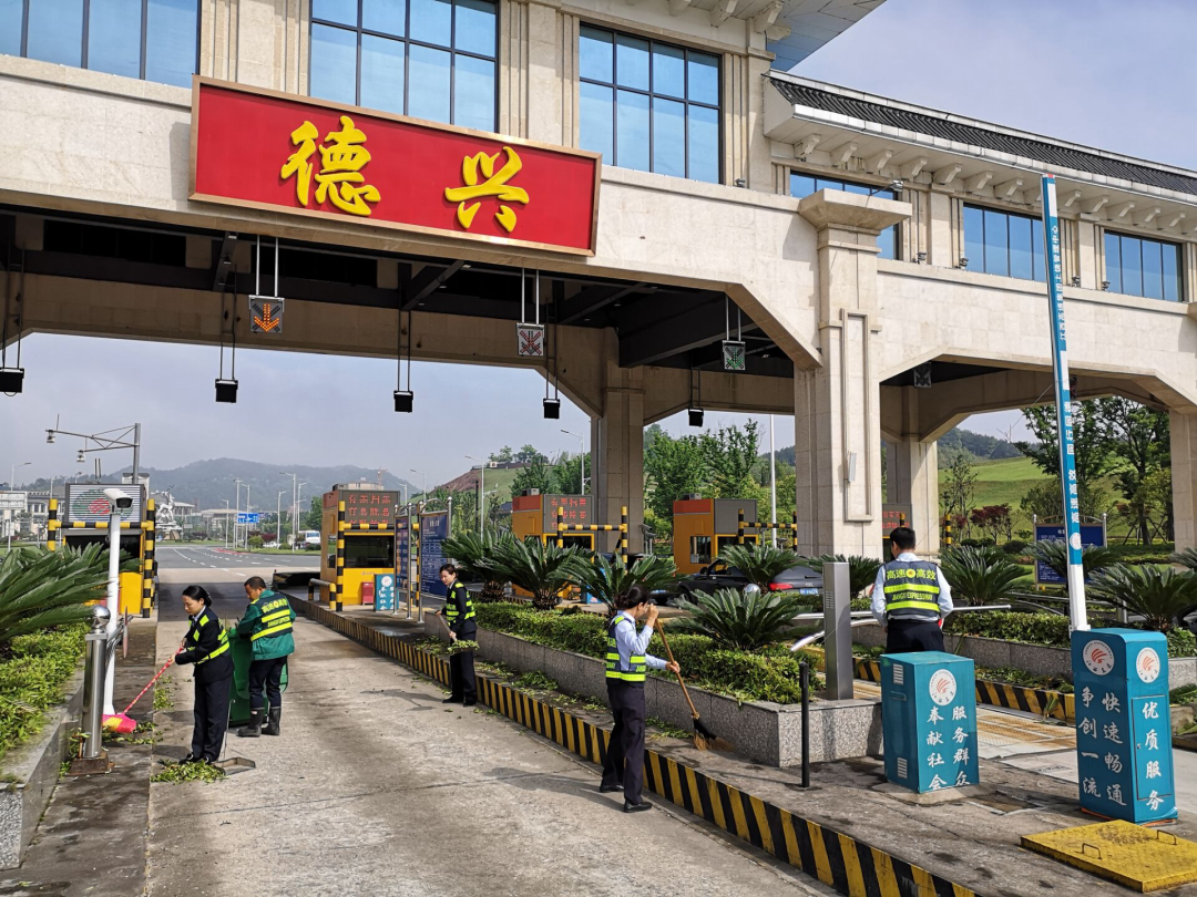 高速公路收费员工资高不高,高速公路收费员为何待遇越来越低