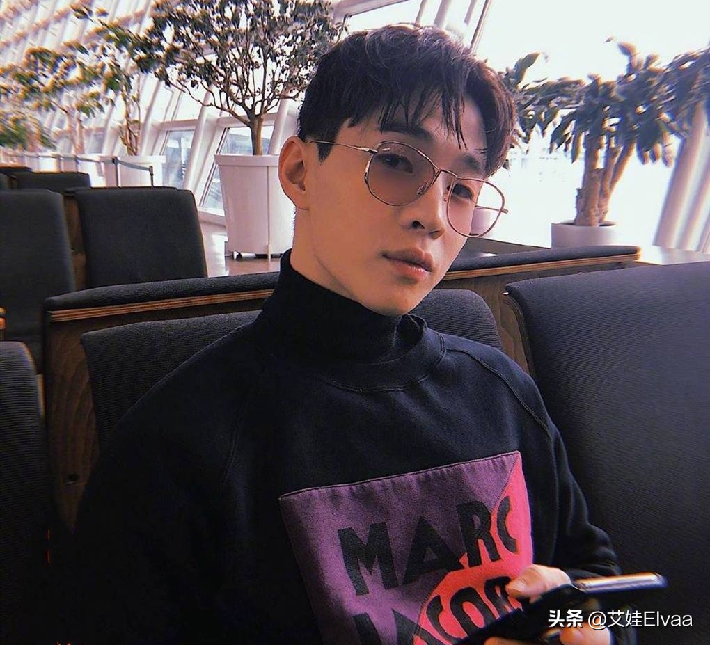 刘宪华格子裤,刘宪华穿搭小领巾