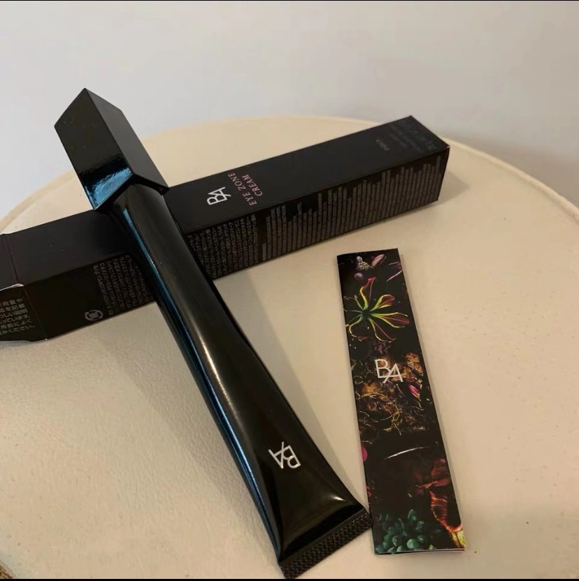 小女孩买大牌,普通小女孩买miumiu