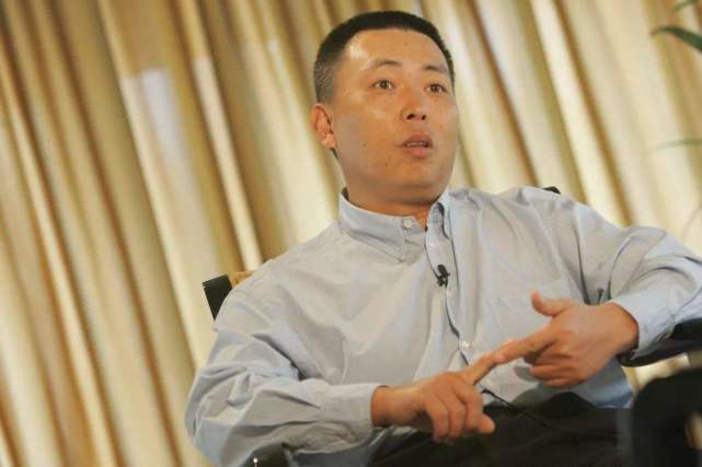 为了妻子移民美国，他才是中国的隐形首富，已经给中国捐了6个亿