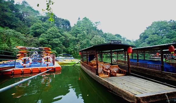 有着“九沟十八岔”的湖水和“水上迷宫”之称的石象湖生态风景区