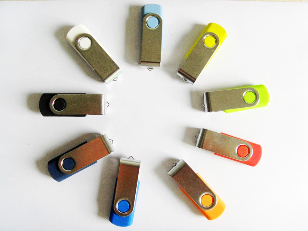 u盘只要是usb接口都可以接吗,u盘插入车载usb接口音乐读不出来