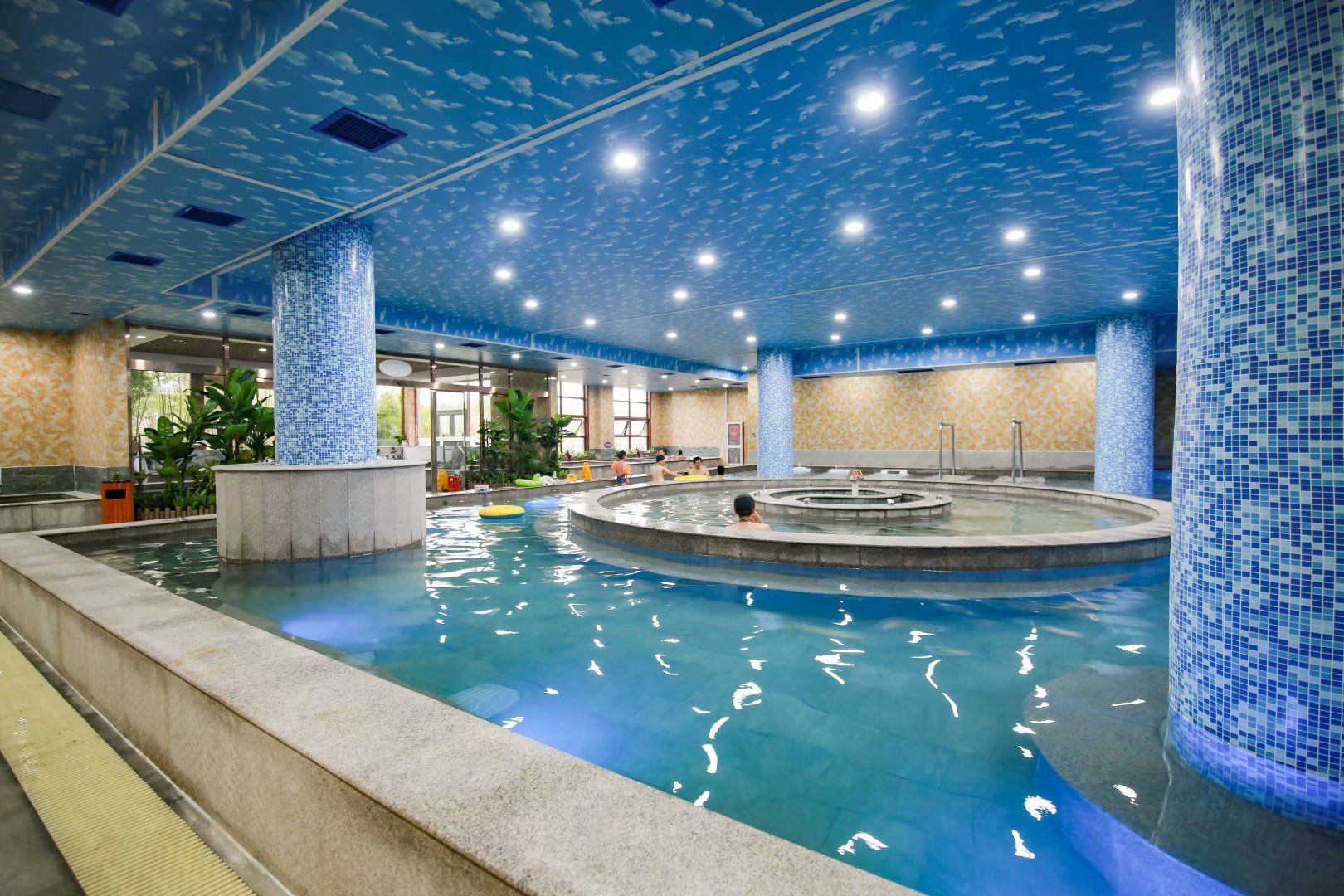 蓝调庄园温泉中心旅游攻略,冬天泡蓝调庄园温泉