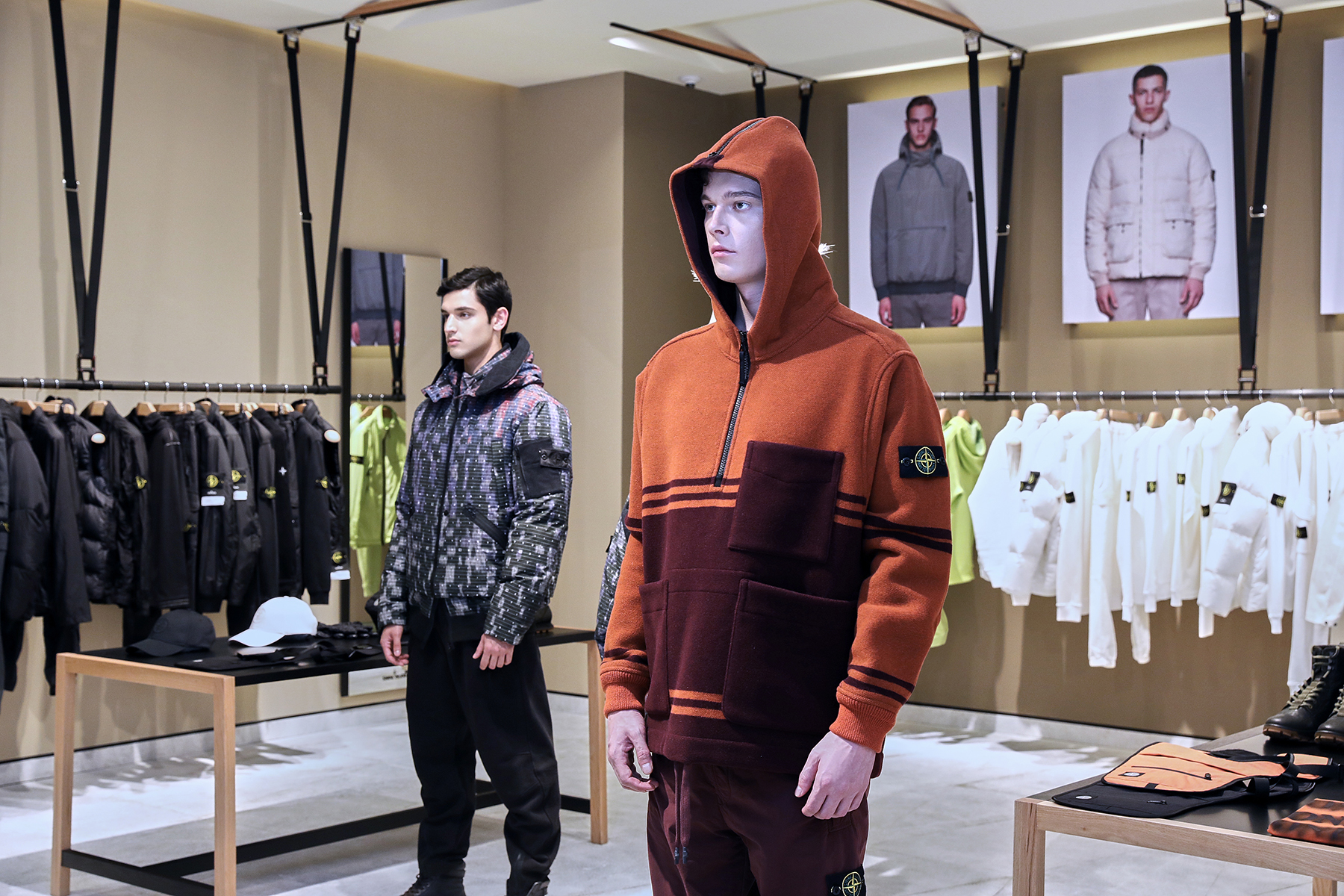 上岛了！STONEISLAND杭州大厦精品店全新升级亮相